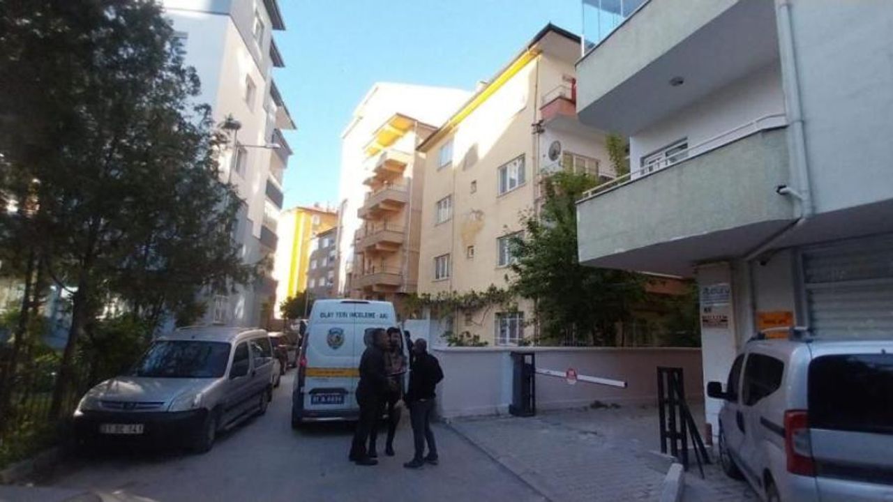 Dehşet Olay: Balkondan Girip Eski Sevgilisinin Arkadaşını Öldürdü!