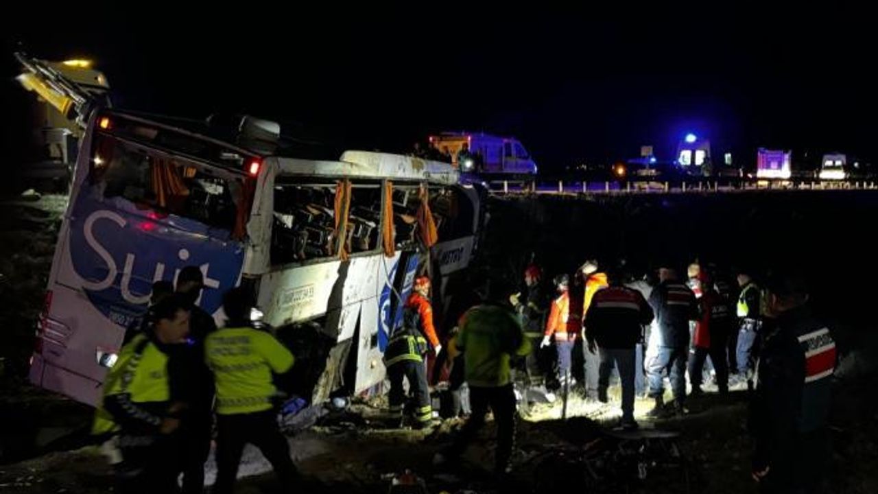 Yolcu Otobüsü Devrildi! Çok Sayıda Yaralı Var