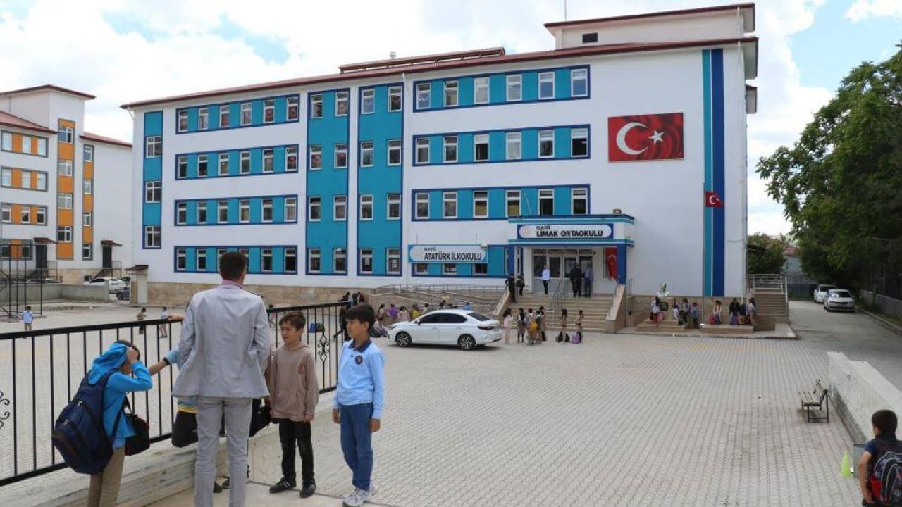 Eğitimciye Saldırıya Bir Yenisi Daha Eklendi! Öğretmenini Bıçakladı