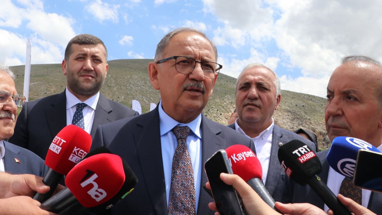 Bakan Özhaseki, ‘Benim Teklifim, AKP, MHP CHP’nin Bir Araya Gelmesi’