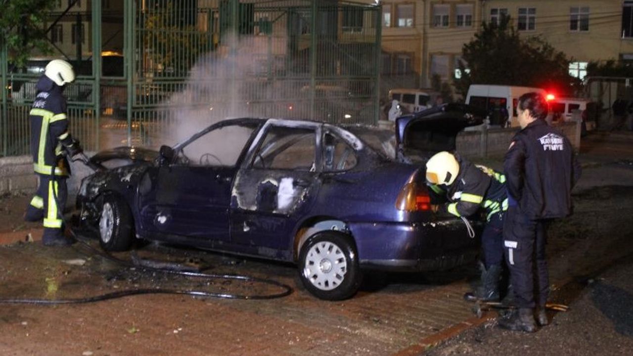 Kayseri’de Park Halindeki Otomobil Yandı