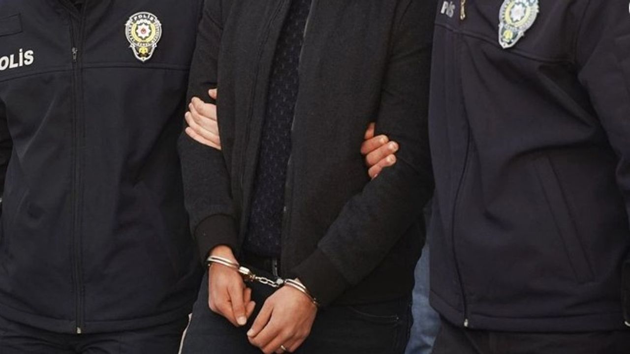 Polislerin Gözü Önünde Suç İşleyen Şahıs Böyle Yakalandı!