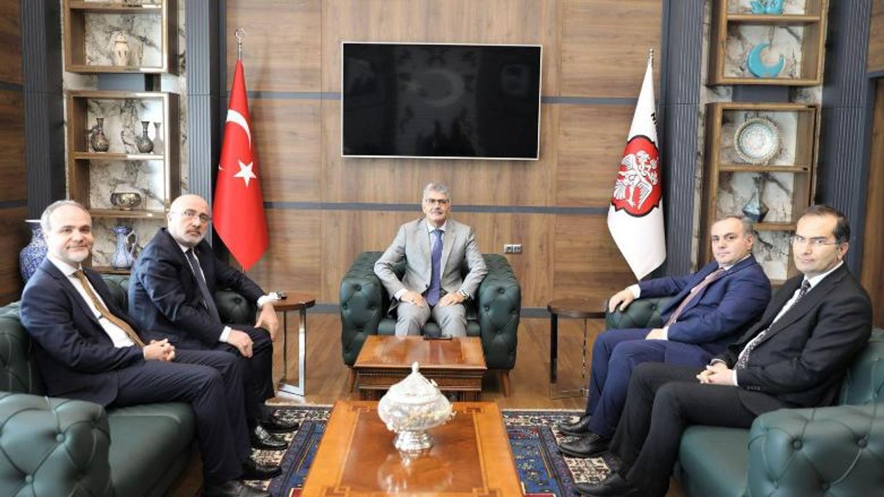 Rektörler Niğde Valisini Neden Ziyaret Etti?