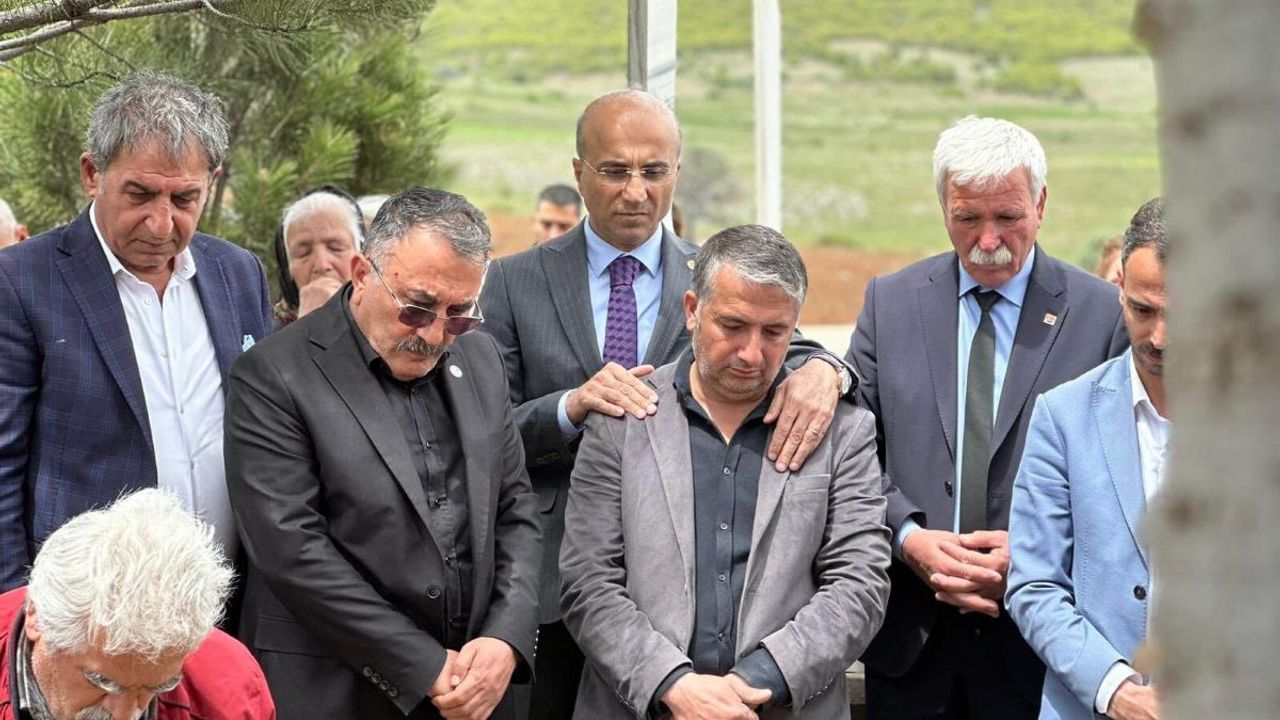 CHP’li Başkanın Abisi Toprağa Verildi