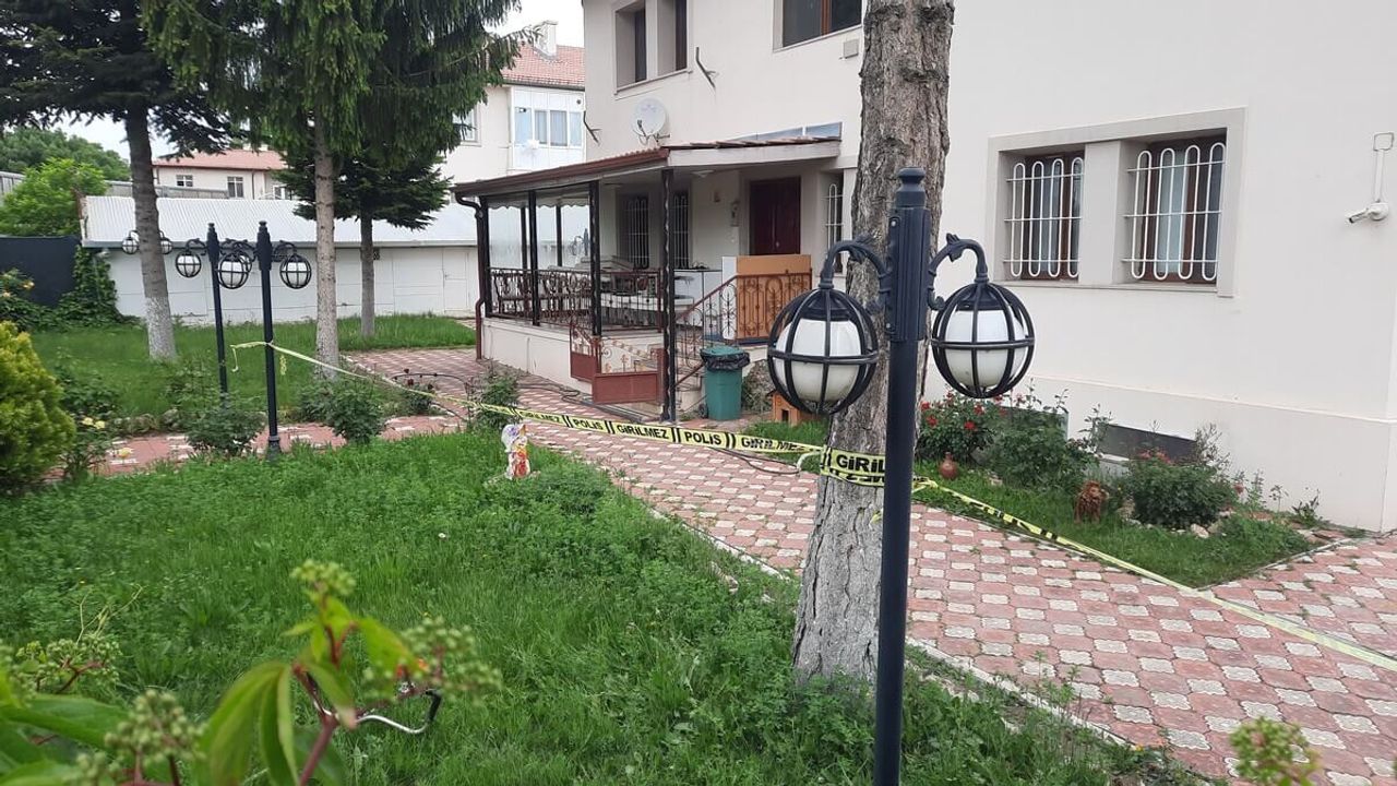 Silahını Temizlerken Arkadaşını Vurdu!
