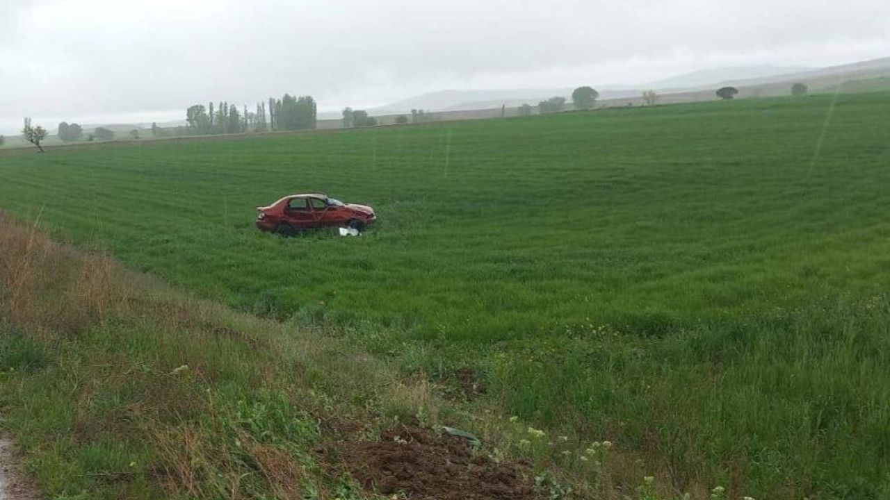 Otomobil Tarlaya Uçtu: Çok Sayıda Ölü ve Yaralı Var