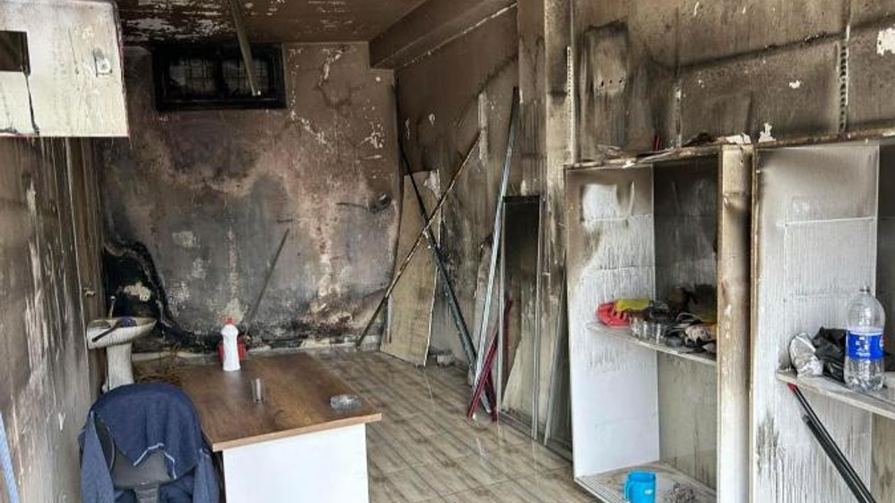Kayseri'de İş Yeri Yanan Esnafa O Belediye Başkanı Yardım Etti
