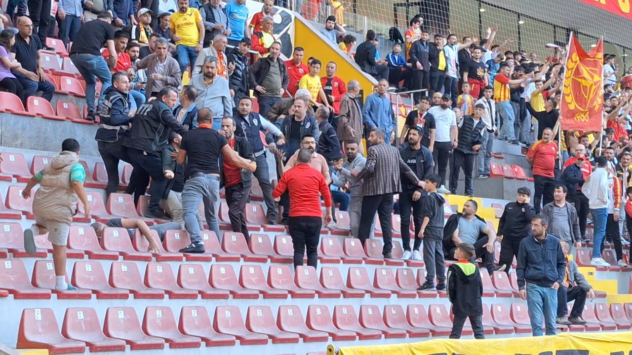 Kayserispor Tribünlerinde Gergin Anlar!
