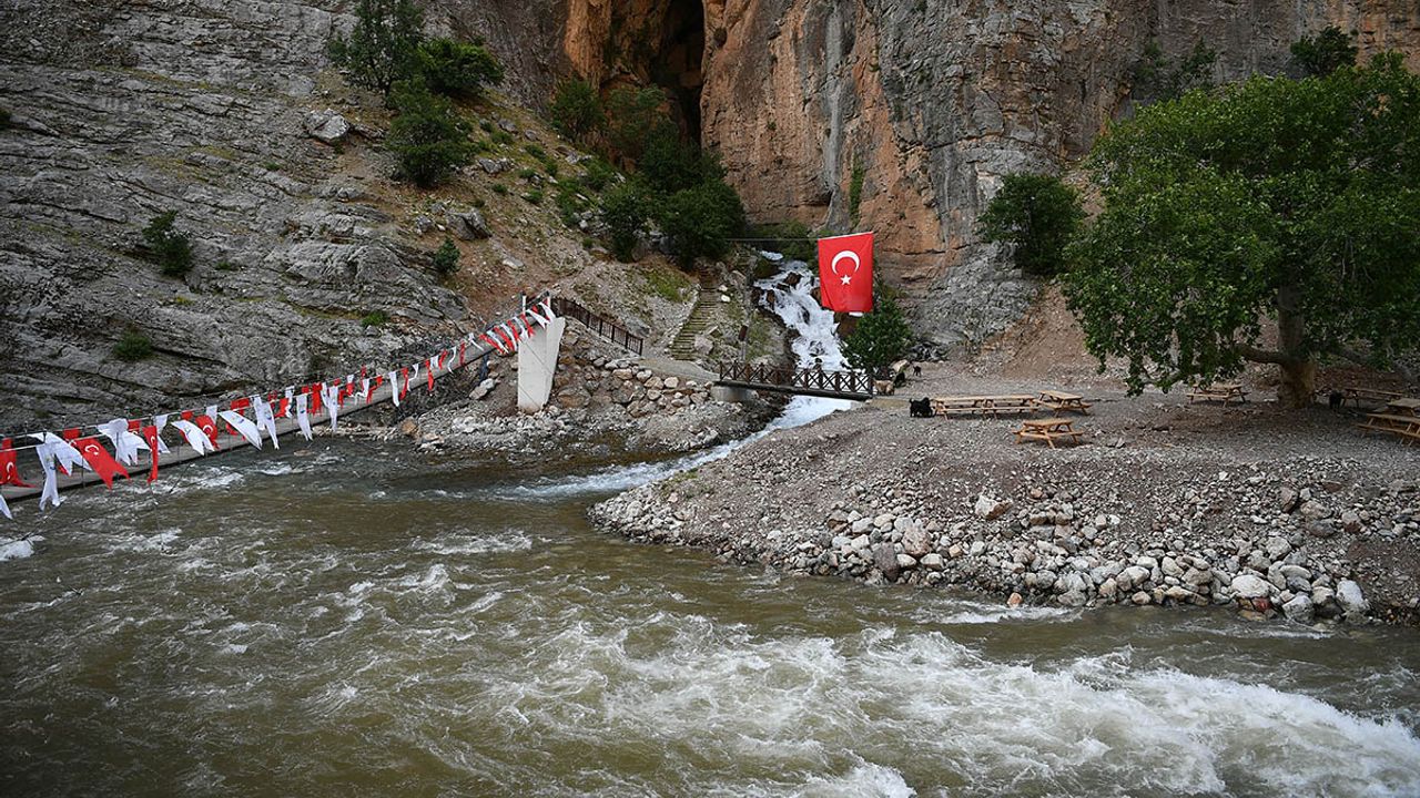 Gitmeyen Pişman Olacak! Kayseri'nin Doğa Harikası Ziyaretçilerini Bekliyor