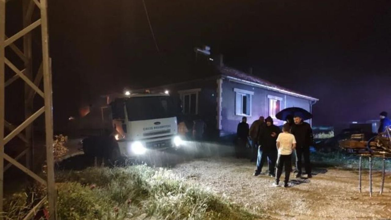 Yıldırım Düşen Evde Yangın Çıktı!