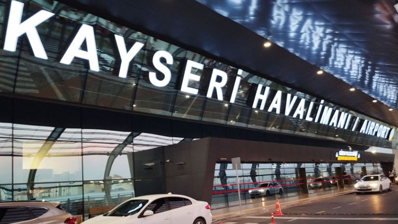 O Firma Bayramda Rötarsız Uçamadı! Yolcular Mağdur Oldu!