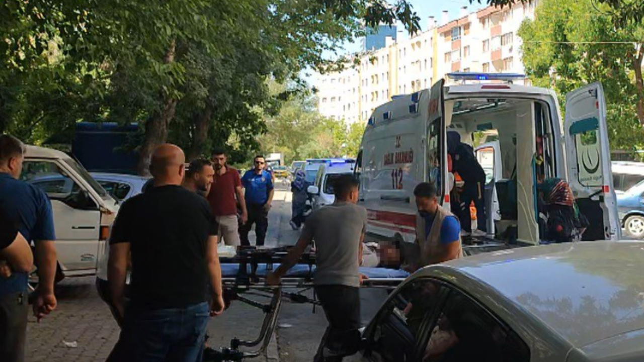 4 Çocuk Annesi Kadını Evinin Önünde Acımasızca Öldürdü!