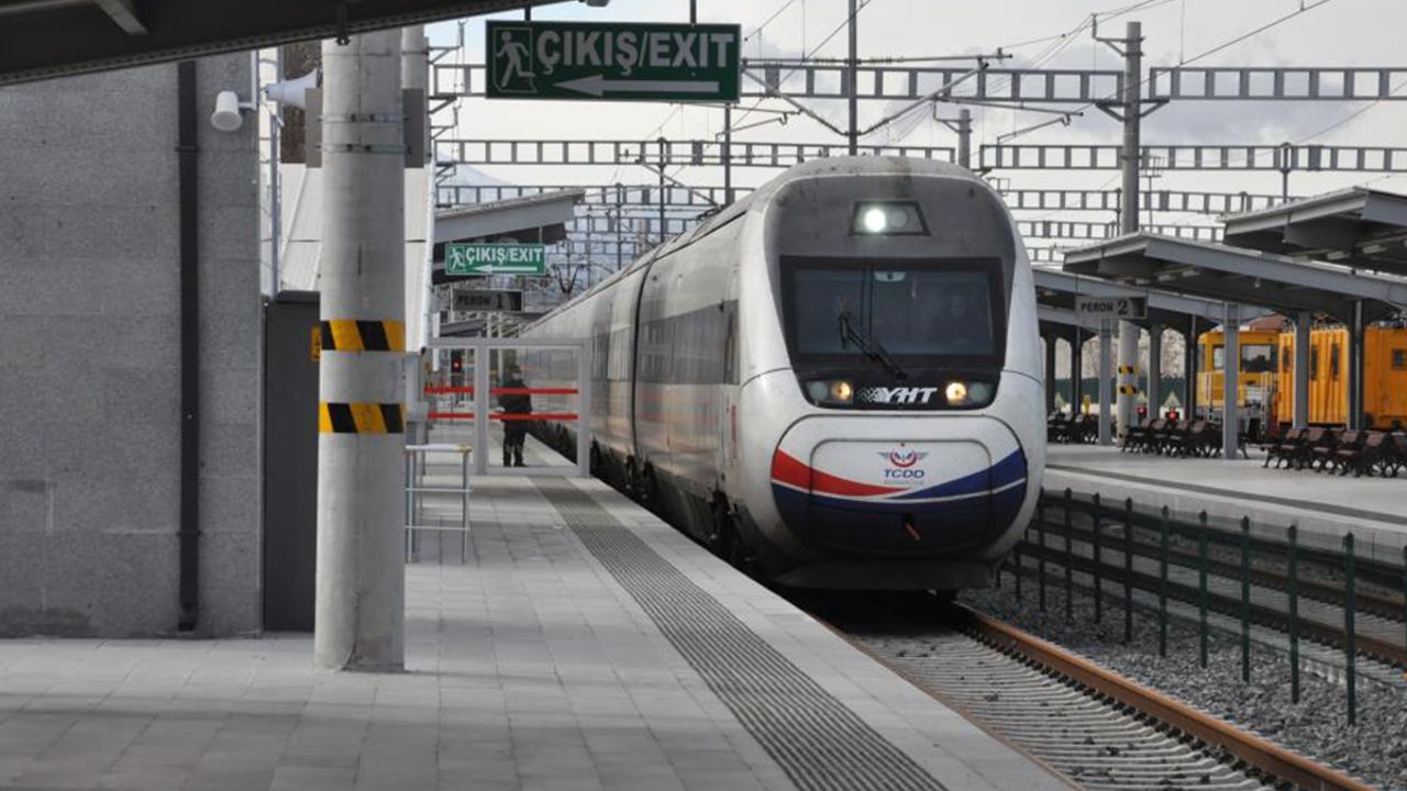 Yeni Doğan Bebeği Poşete Koyup Tren Raylarına Attı!