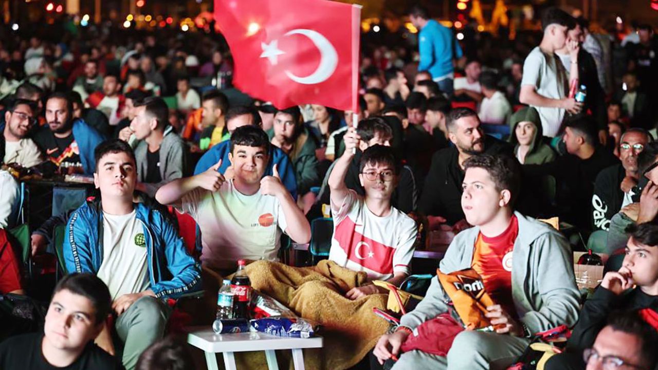 Kayseri'de Milli Takım Coşkusu! Dev Ekranda İzlediler...