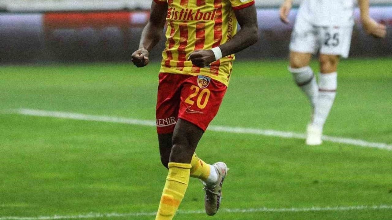 Kayserispor'da İç Transfer O İsmin Sözleşmesi Uzatıldı!