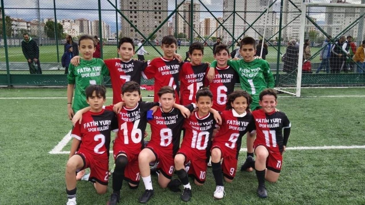 Kayseri'den Profesyonel Kulüplere 30 Futbolcu!