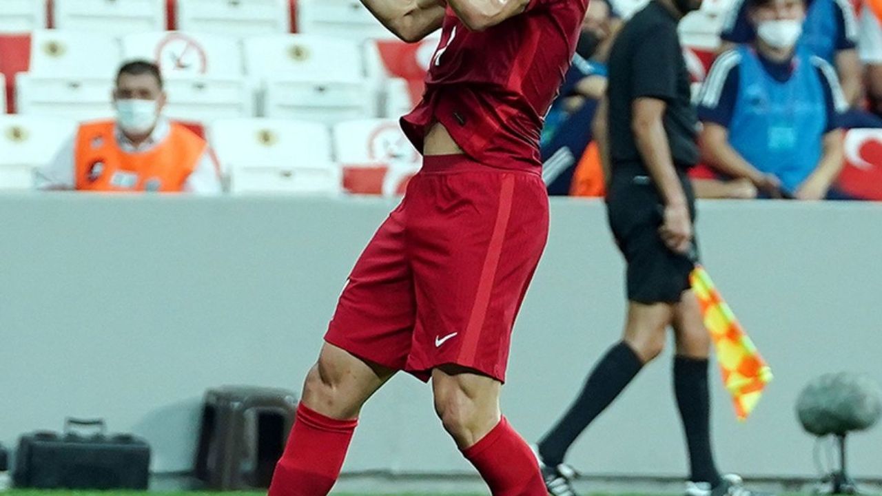 27 Yaşındaki Futbolcu Takımdan Ayrılacağını Açıkladı!
