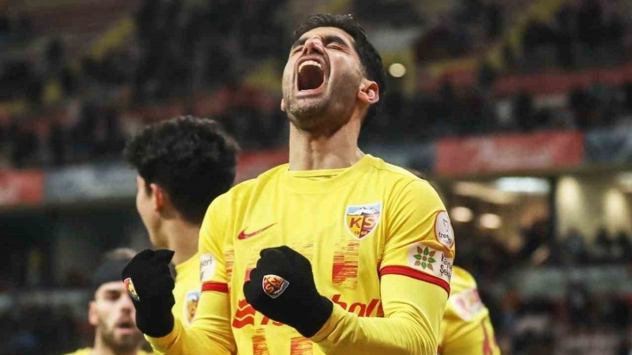 Kayserispor'lu Ali Karimi Şampiyonluğu Böyle Kutladı!