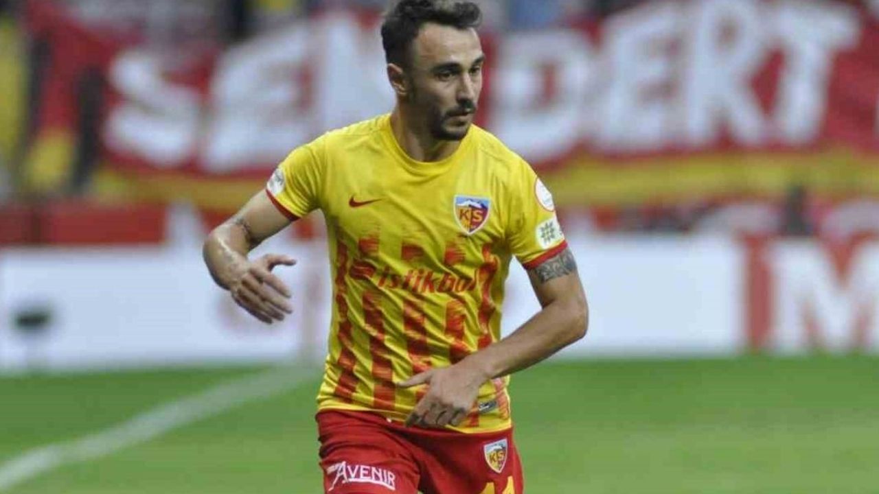 Gökhan Sazdağı'dan Milli Takım Göndermesi!