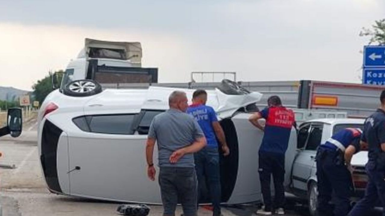 Önce Trafik Işıklarına Sonra İki Otomobile Çarptı: 3 Yaralı!