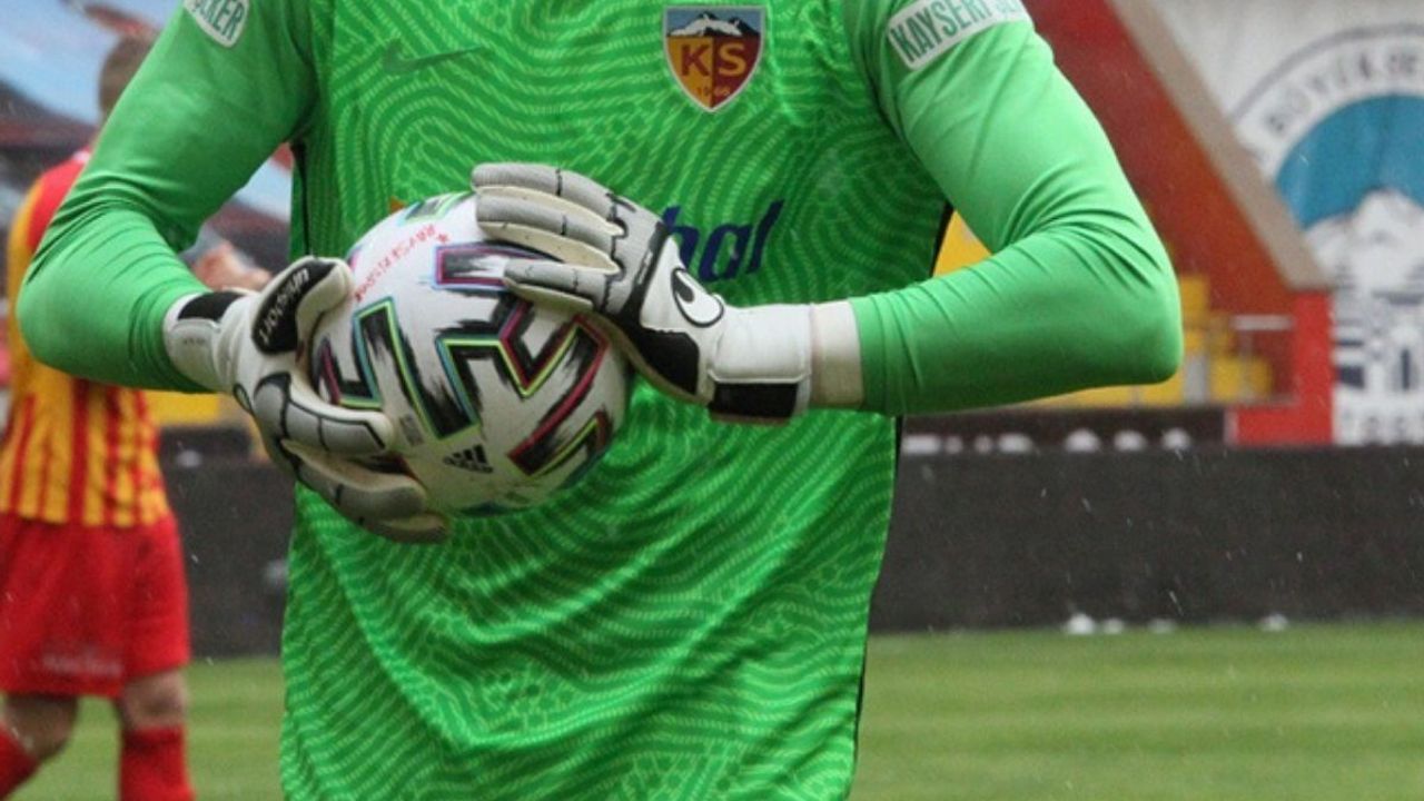 Eski Kayserisporlu Futbolcu A Milli Takıma Veda Etti!
