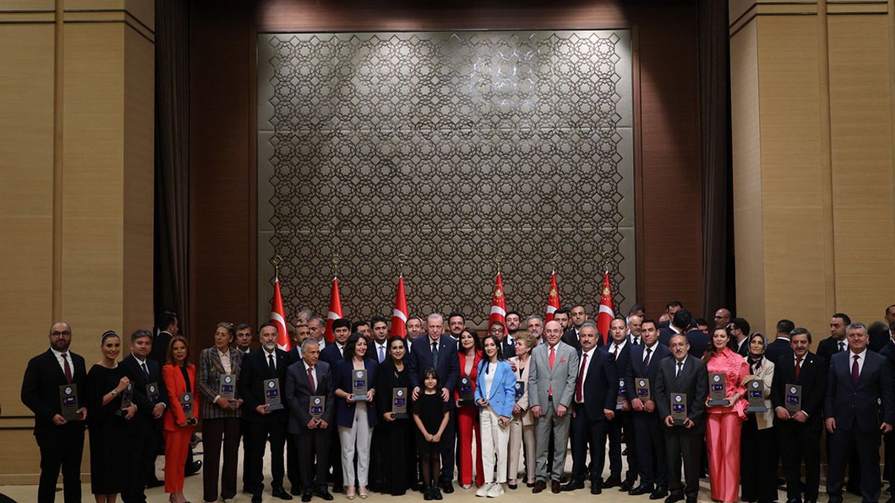 Ankara'da ki Ödül Törenine Katılan Kayseri'den İki İsim Kim Oldu?