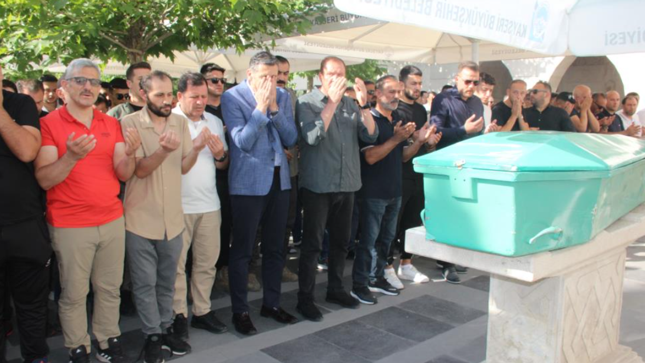 Kayseri Spor Camiasını Yasa Boğdu! Son Yolculuğuna Böyle Uğurlandı