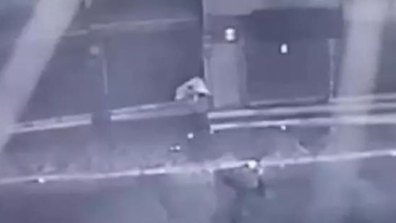 Boğazından Bıçaklanarak Çöpe Atılan Kadının, Çuvalla Taşınma Görüntüleri Ortaya Çıktı!