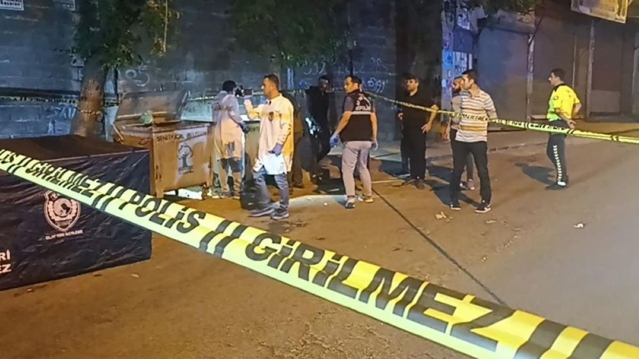 Boğazından Bıçaklanıp, Çuvalla Çöpe Atılmış Kadın Cesedi Bulundu!