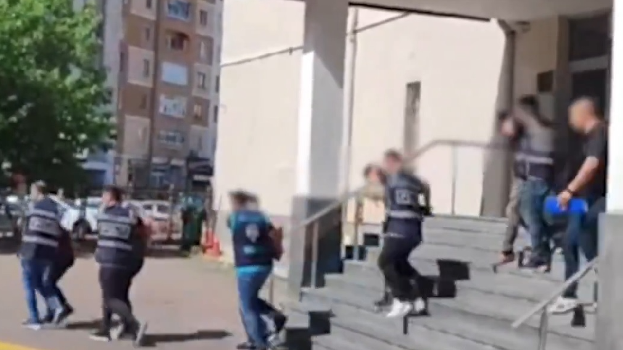 Cezaevine Yasak Eşya Sokmaya Çalıştı! Böyle Yakalandı…