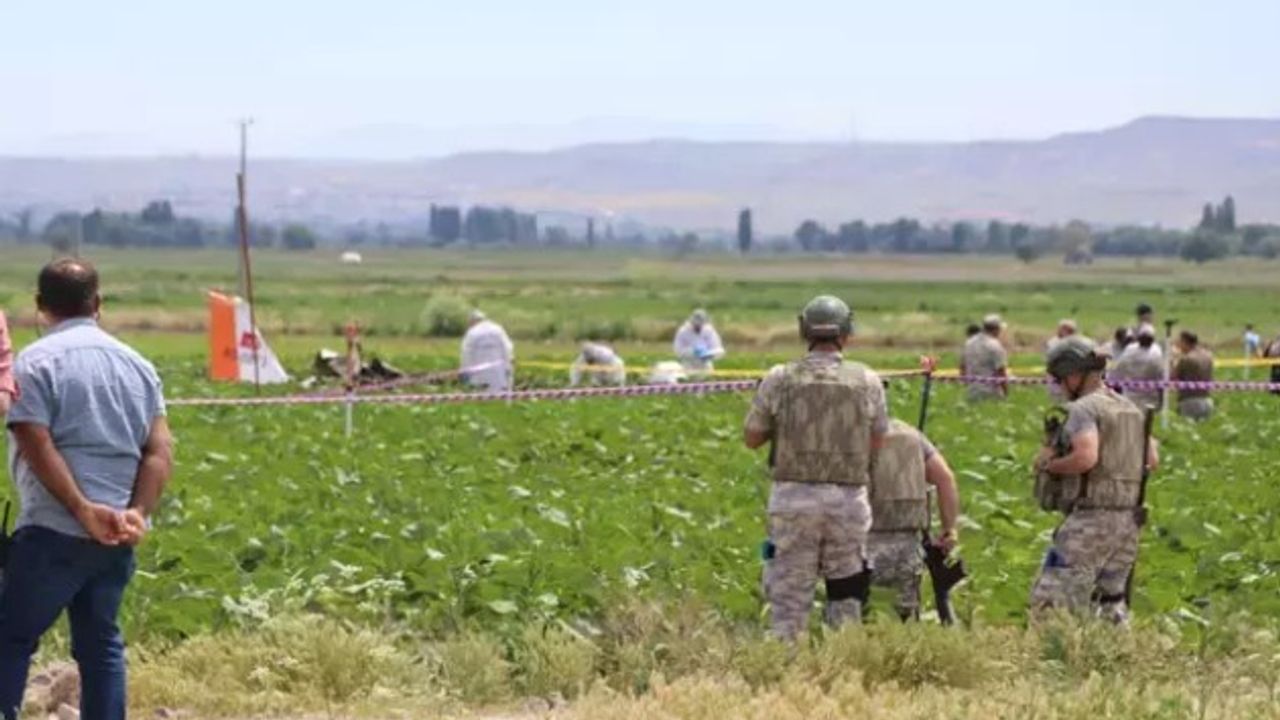 Kayseri’de Düşen Uçakta Şehit Olan Pilot, Bakın Kimin Akrabası Çıktı