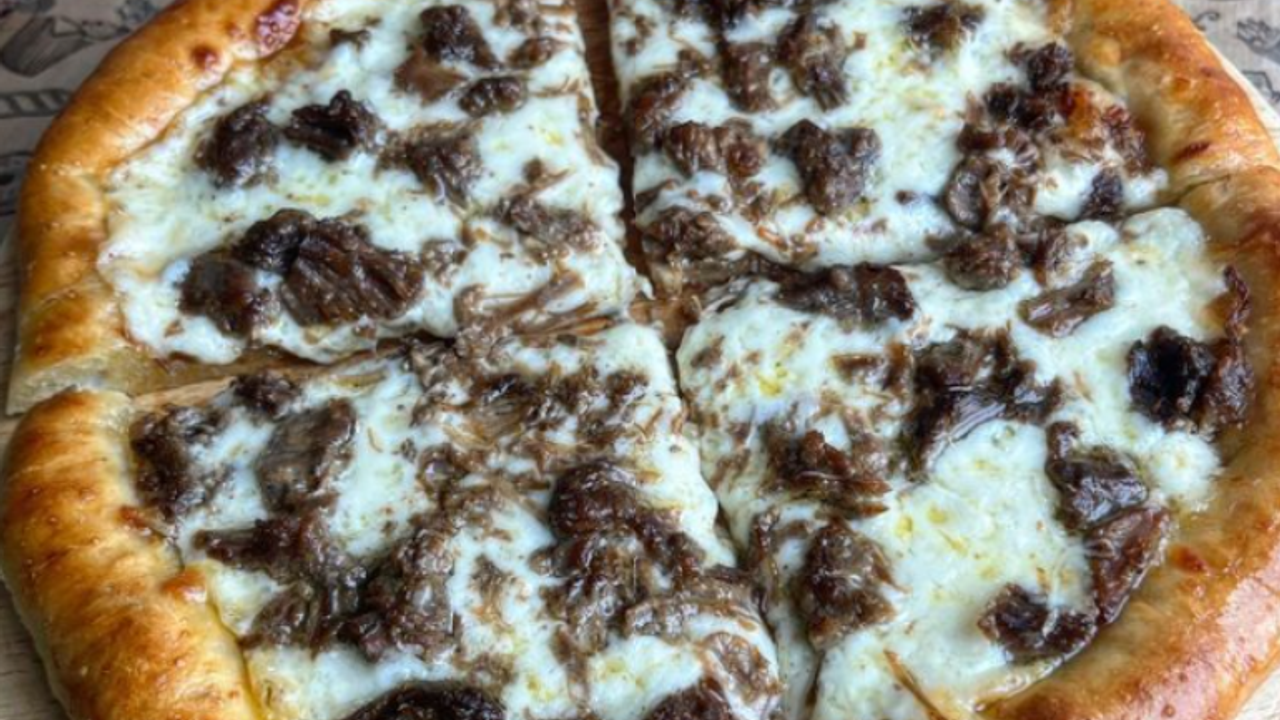 Kavurmalı Pide Tarifi – Pizza Görünümlü Pide Tarifi