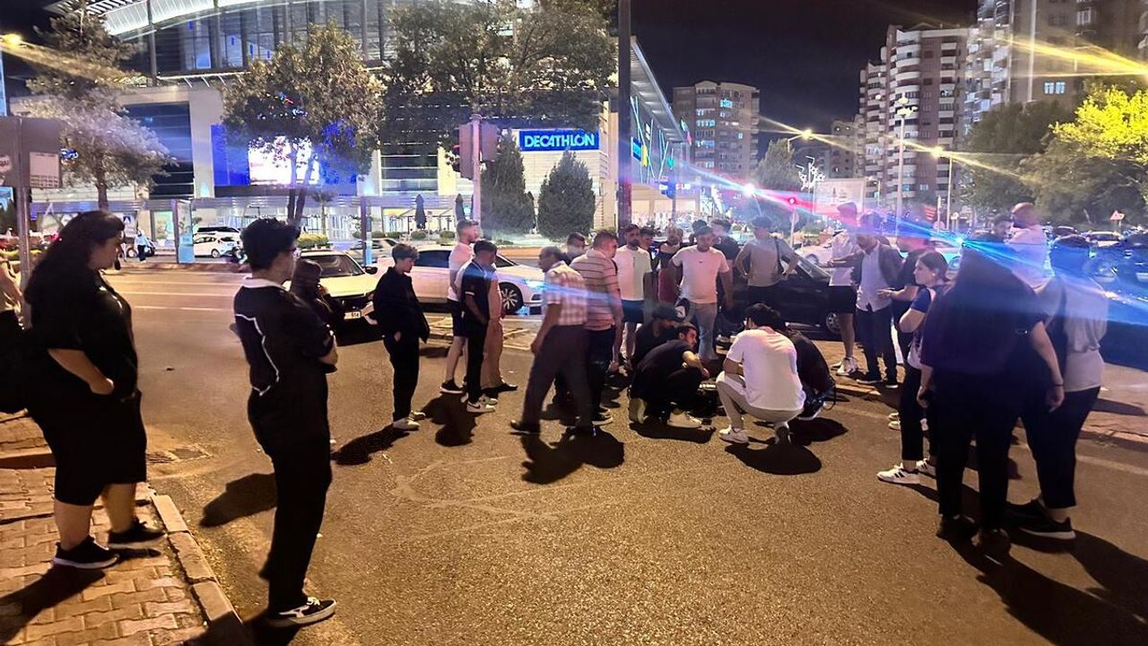 Kayseri Park AVM Önünde Kaza! Yaralı Var!