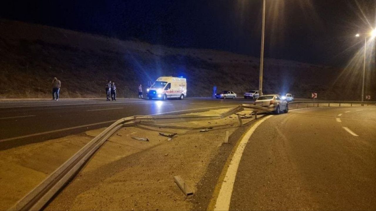 Kayseri’de Kontrolden Çıkan Otomobil Bariyerleri Yıktı: 1 Yaralı