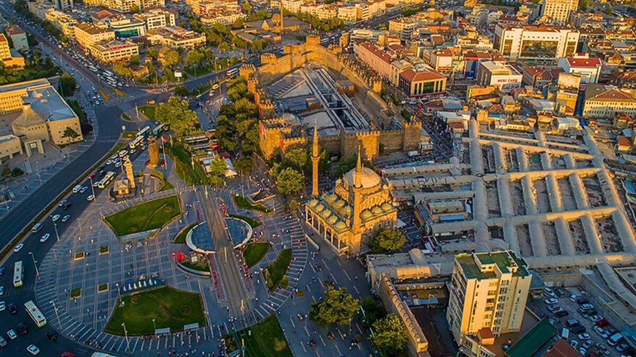 Kayseri'de Yetki Belgesi Olmayan Emlakçılara Rekor Ceza!