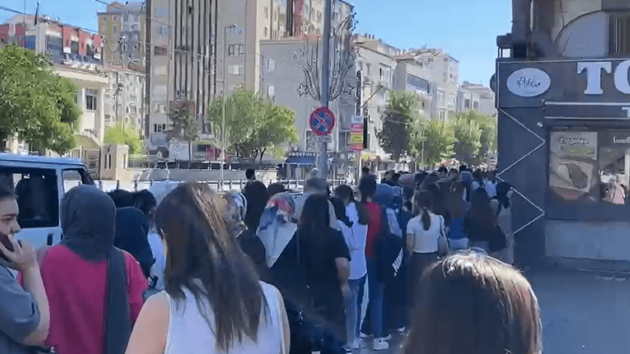 Kayseri'de Sabah Saatlerinde Oluşan Kuyruk, Merak Uyandırdı!