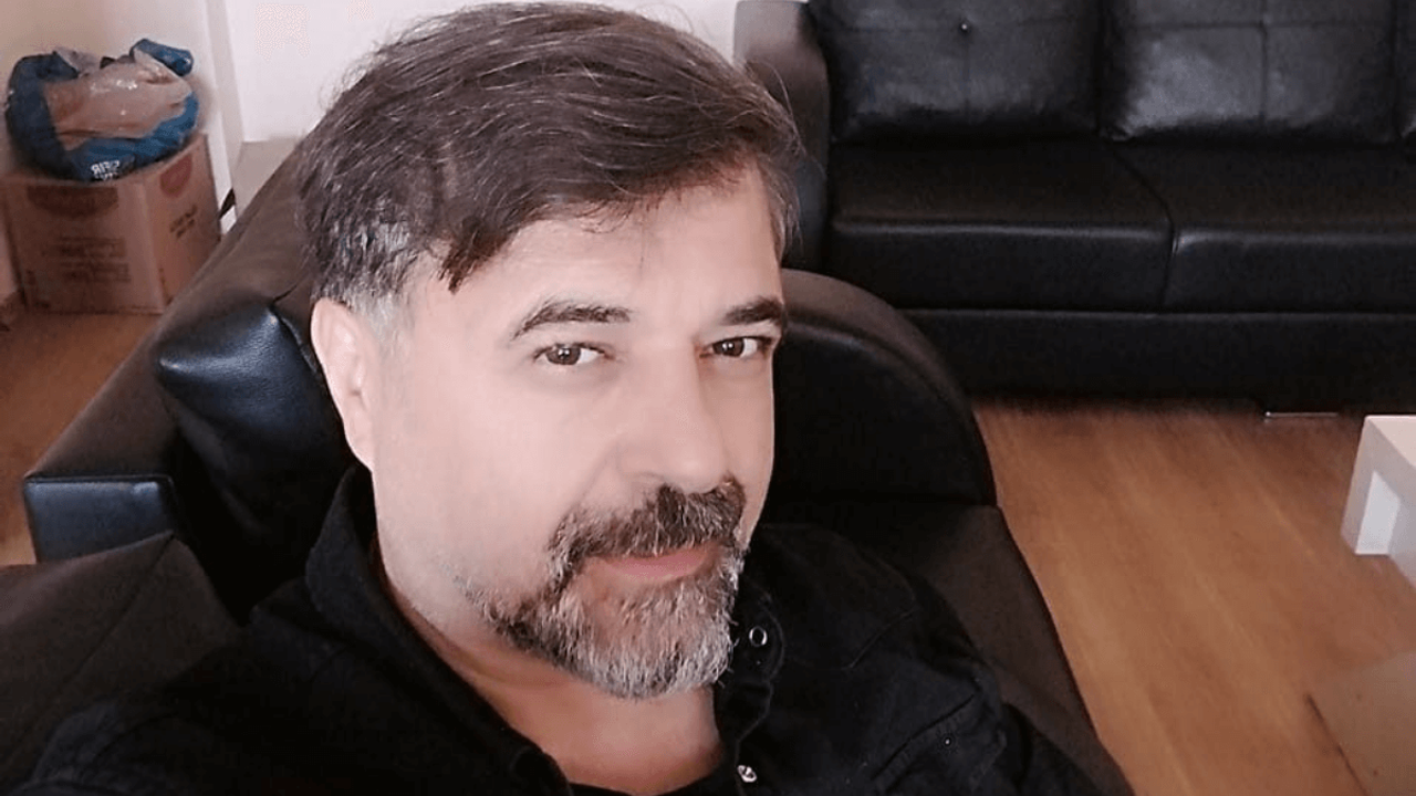 'Hocam Beni Tanıdın mı?' Diye Sorduğu Okul Müdürünü Darp Etti!