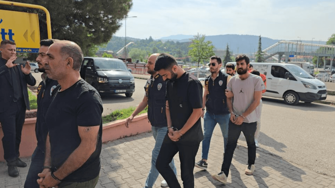 Sosyal Medya Dolandırıcılarına 18 İlde Eş Zamanlı Operasyon!