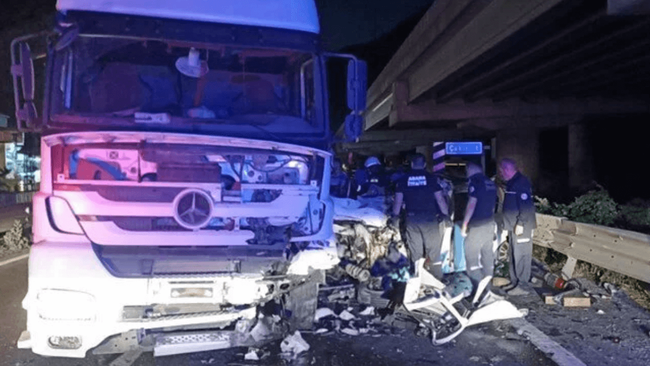 Otomobilin TIR’la Çarpıştığı Kazada Sürücü Öldü, Eşi Yaralandı!
