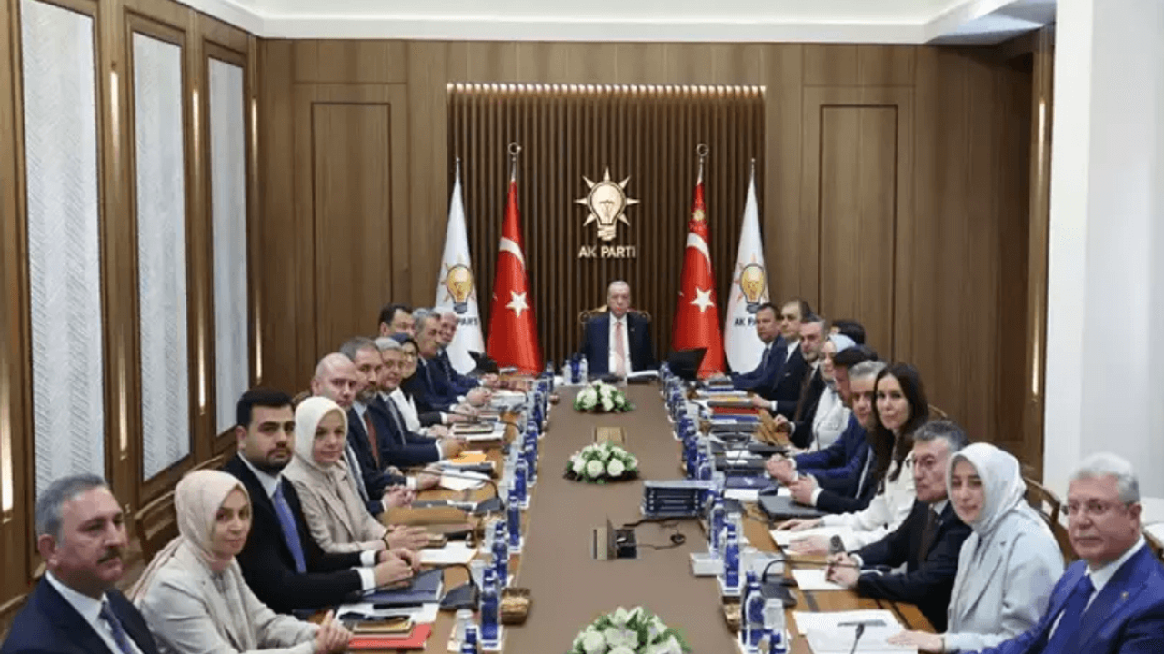 AK Parti'den Kritik Vergi Paketi ve Yurt Dışı Çıkış Harcı Açıklaması!