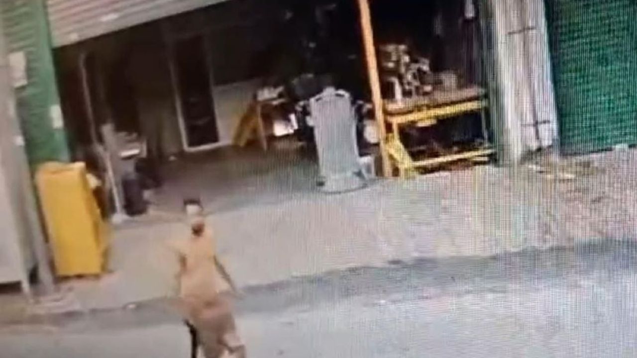 Pompalı Tüfekle Güvenlik Kamerasına Ateş Etti, Dans Ederek İşyerini Kundakladı!