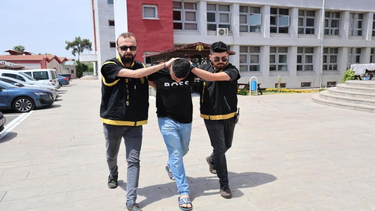 Kadını Gasp Etti Sonra Acımasızca Vurdu!