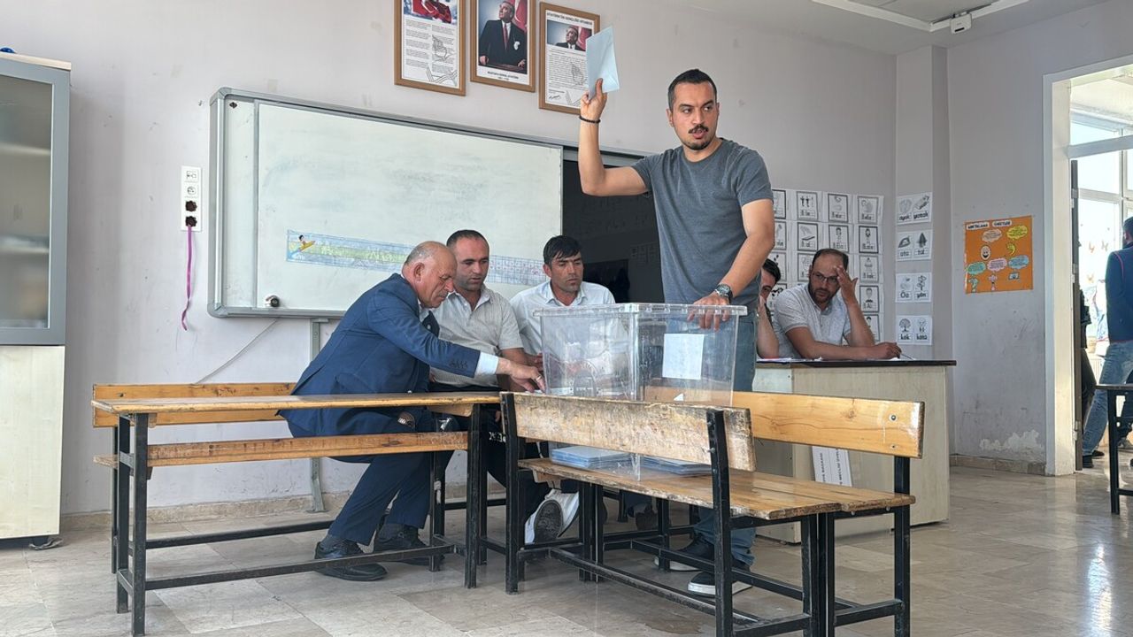 O Beldede Seçmen Belediye Başkanını Seçti!