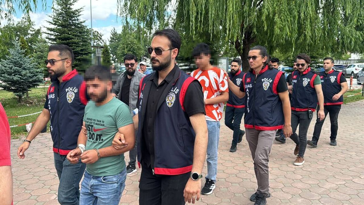 Silahla Öldürüp Sonra Kaçmışlardı! Polisten 4 Şüpheliye Gözaltı!