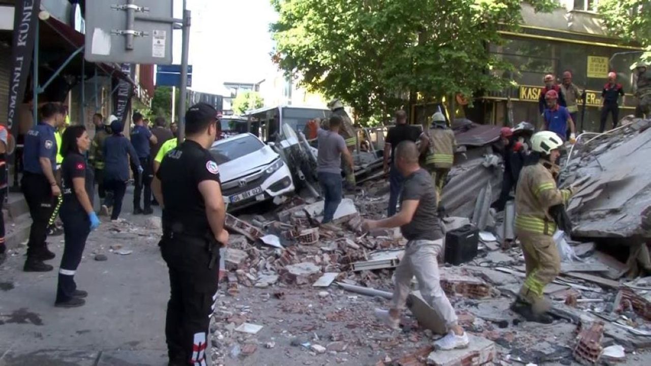 Son Dakika… 3 Katlı Bina Çöktü, Enkaz Altında Kalanlar Var!