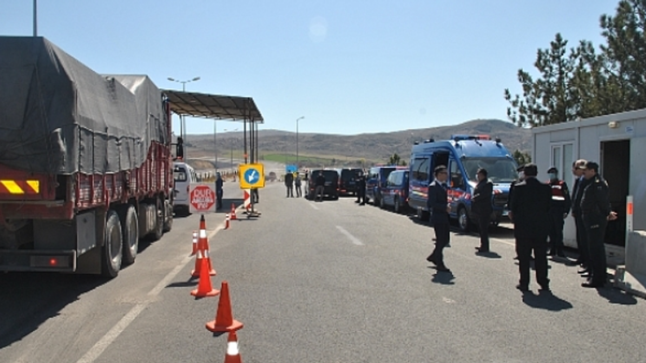 Kayseri’de Tırda Arama Yapıldı! 450 Paket…