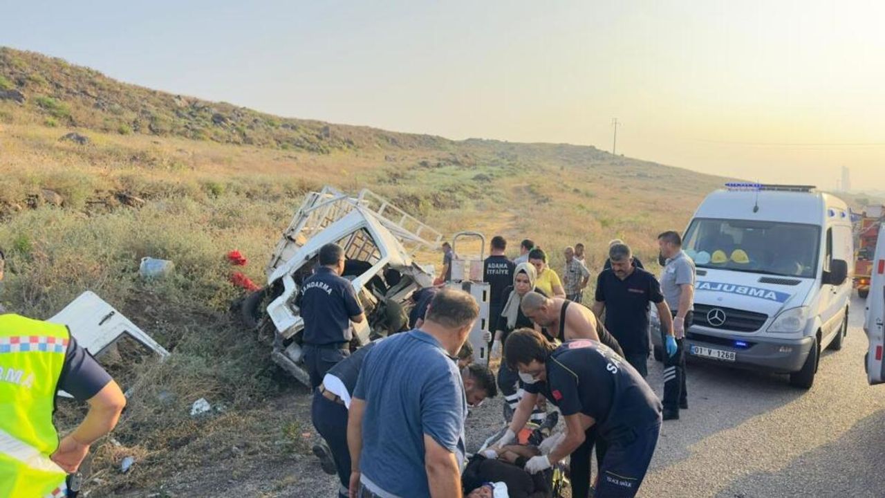 Tır ve Kamyonet Çarpıştı: Ortalık Kan Gölüne Döndü!