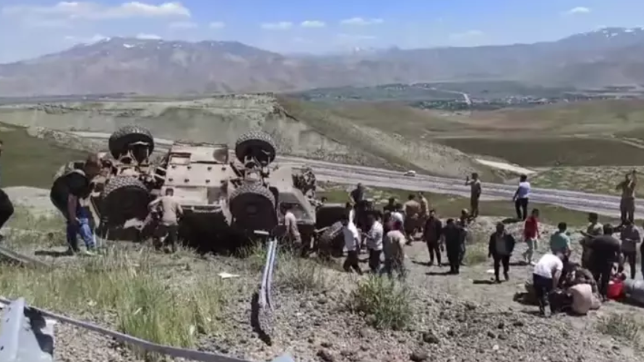 Askeri Araç Devrildi! Yaralı Askerler Var