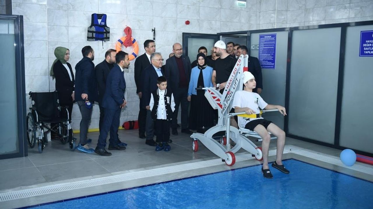 Doktor Başkandan Engelli Öğrencilere Destek