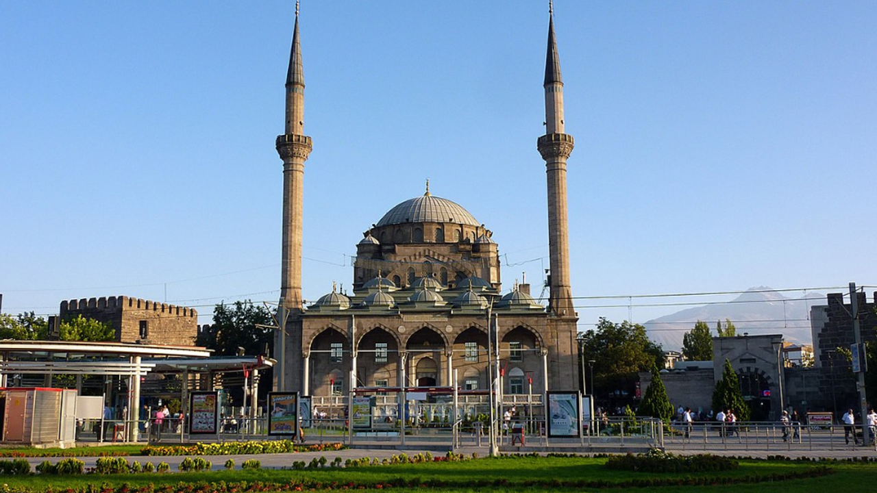 Kayseri’de Camileri Temizlediler!